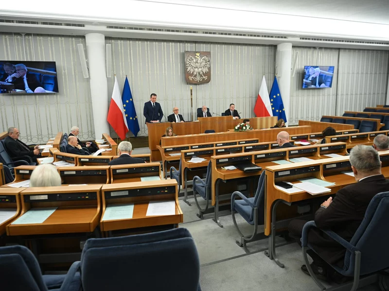 Samorządy dostaną 700 mln za sprzątanie "małpek"? Senat za d