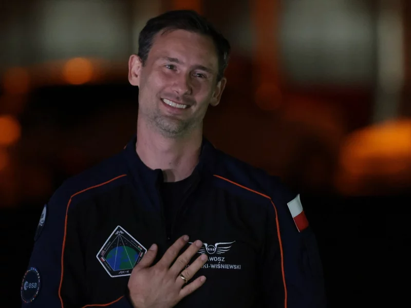 Polski astronauta wrócił do kraju. Spotka się z Donaldem Tuskiem