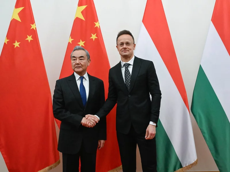 Spotkanie Szijjarto z Wang Yi. Węgry "jednym z najważniejszych miejsc" dla Chin