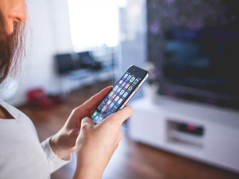 Żaden telefon nie będzie już bezpieczny? Policja wyda miliony na izraelski system