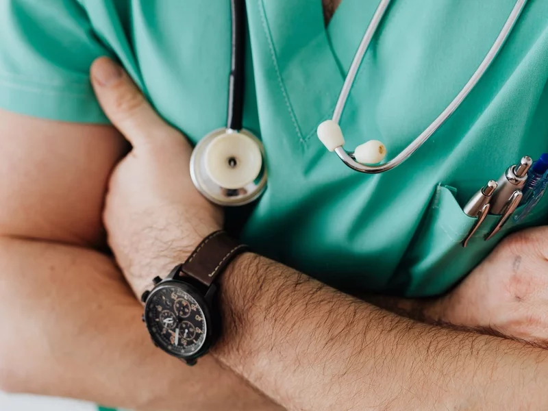 Jak "pilnować" pensji lekarzy?