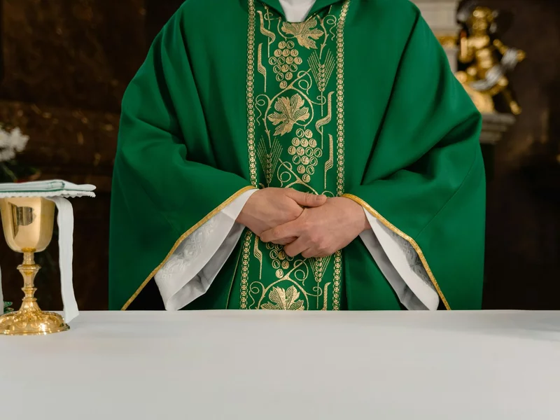 Ksiądz krytykował kard. Rysia. Kuria upomina duchownego