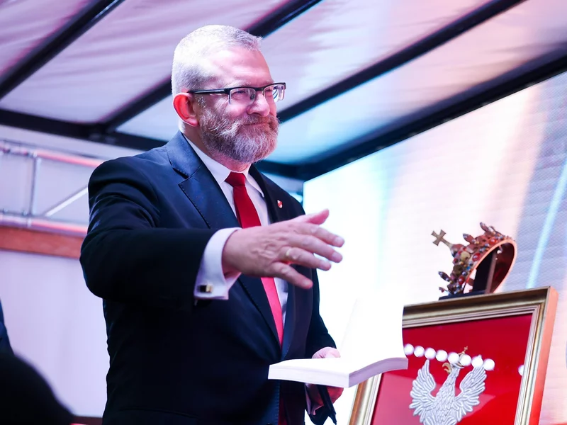 Rekordowe poparcie dla partii Brauna. Zaskakujący komentarz z PiS