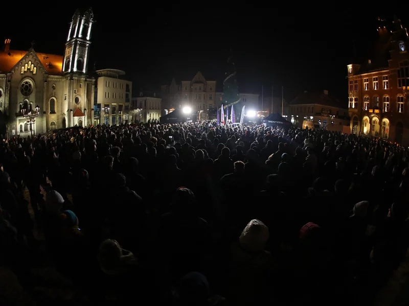 Tego w mediach nie pokażą. Tłumy na wiecach Mentzena