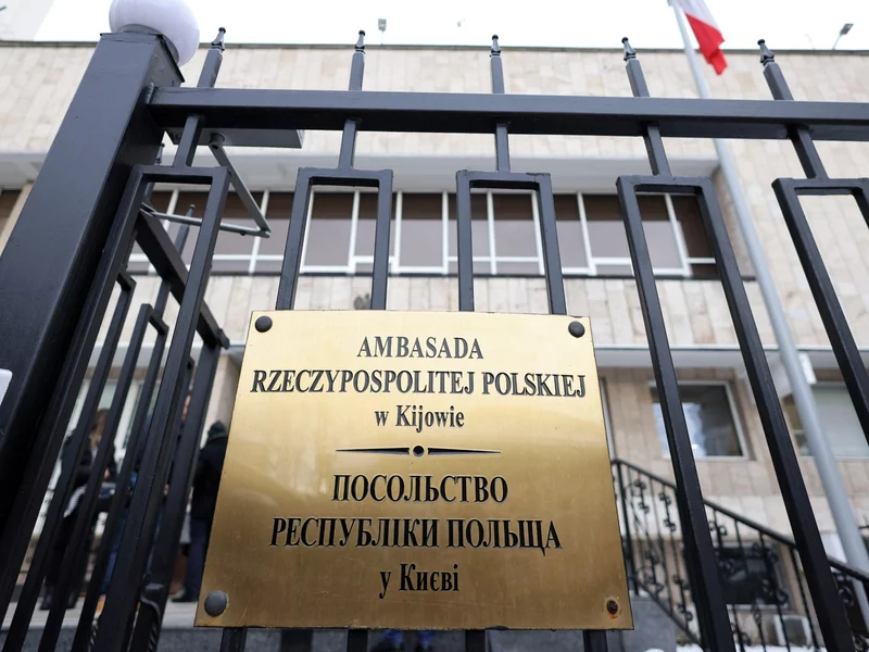 Ruski napad v Kijevu poškodoval stavbo poljskega konzulata