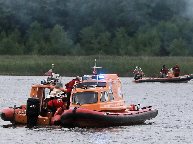 Tragedia na środku jeziora. Nie żyją dwie osoby