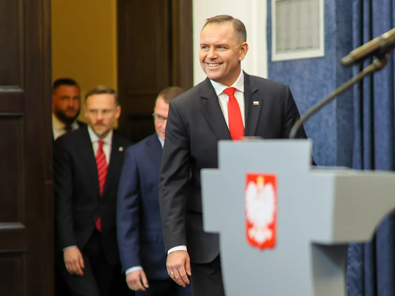 "Żadnych przywilejów", "antyukraińskie fobie". Fala komentarzy po decyzji Nawrockiego