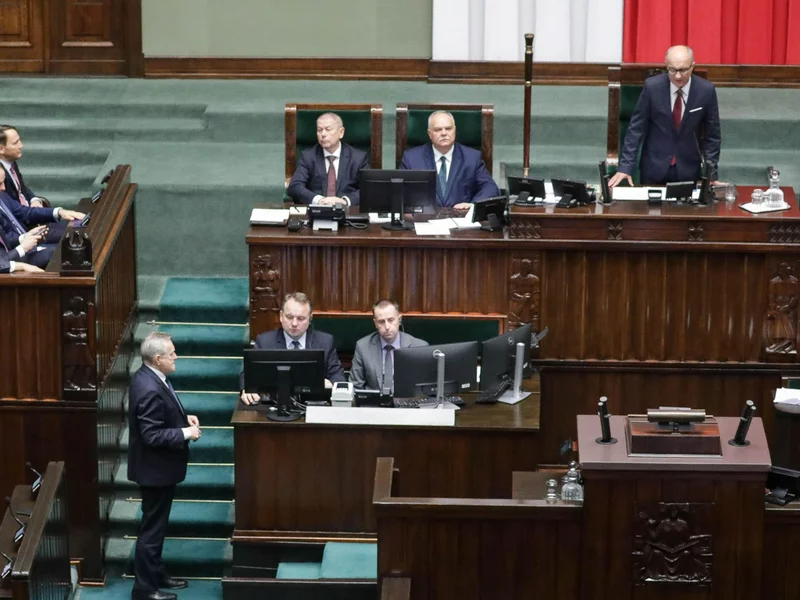 Wyłom w koalicji. Jedna poseł od Hołowni była przeciw Czarzastemu