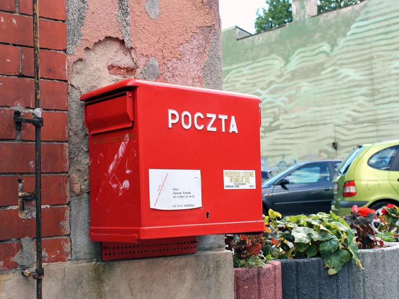 Poczta Polska chwali się zyskiem. W tle wielkie zwolnienia